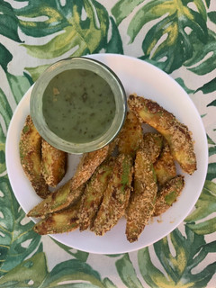 Una foto de Palitos de aguacate al horno (vegano 🌿)