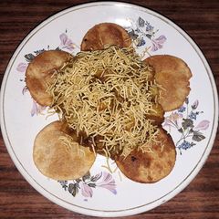 A picture of Kolkata's Street-Style Sev Papri-Chaat | Indian Delicacy.