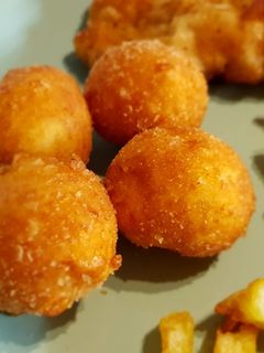 Sajtgolyó liszt nélkül recept fotója