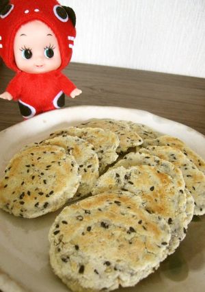 A picture of No-Fuss One-Bowl Soft Sesame Seed Rice Crackers.