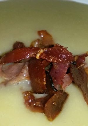 A picture of Sig's White Asparagus and Flageolet Bean Soup.
