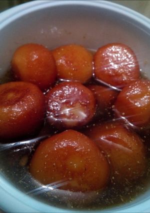 A picture of Gulab Jamun.