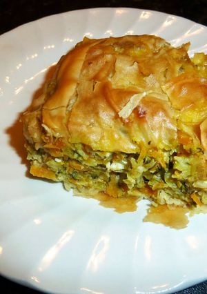 A picture of Zucchini (courgettes) close pie.
