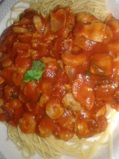 A picture of shrimp and bacon with chile habenero.