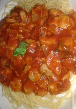 A picture of shrimp and bacon with chile habenero.