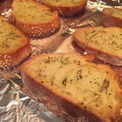 A picture of Garlic Bread.