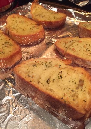 A picture of Garlic Bread.