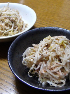 A picture of Cheap and Tasty Bean Sprout Salad.