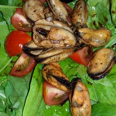 A picture of Arugula Mussels Salad.