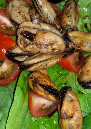 A picture of Arugula Mussels Salad.