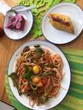 Pastas vegetarianas con mucho colorido navideño