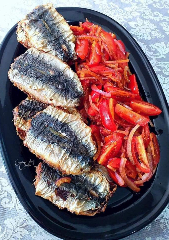 Una foto de Montaditos de sardinas gigantes al fish masala