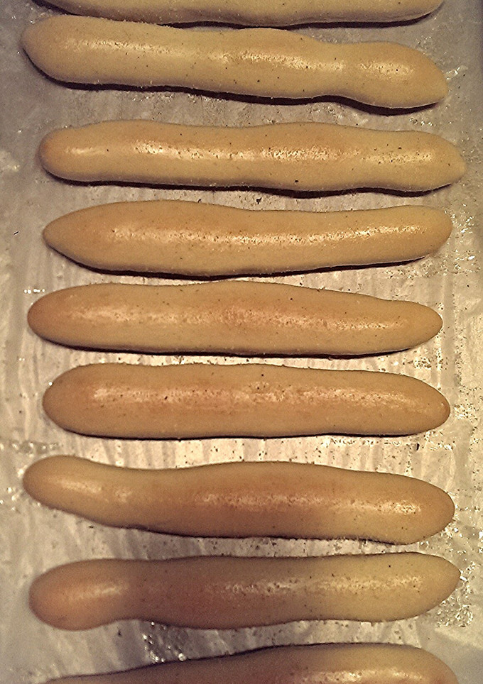 A picture of Olive Garden Breadsticks.