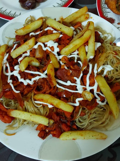 A picture of Tandoori chicken noodles.