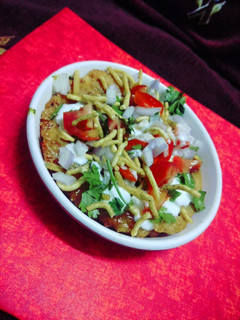 कचोरी चाट (Kachori chaat recipe in hindi) रेसिपी मुख्य फोटो