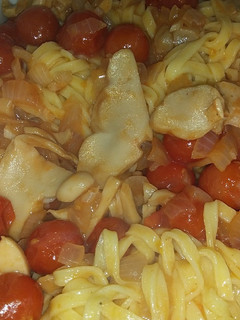 Una foto de Salsa de champiñones y cherrys