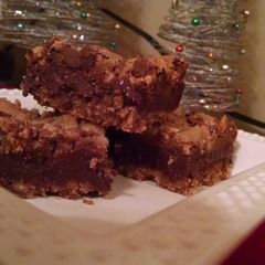 A picture of Fudgy Chocolate Chip Toffee Bars.