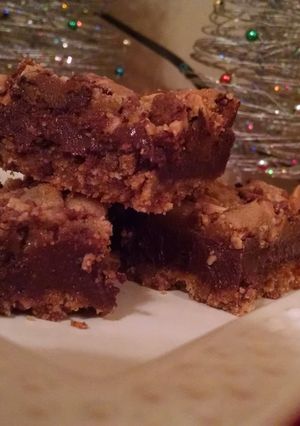 A picture of Fudgy Chocolate Chip Toffee Bars.