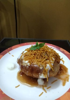 A picture of Raj kachori.
