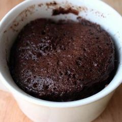 A picture of Vegan cake in mug.