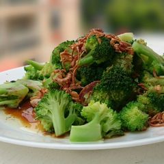 A picture of Broccoli with Soy Sauce and Shallot Oil.