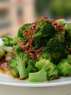 A picture of Broccoli with Soy Sauce and Shallot Oil.