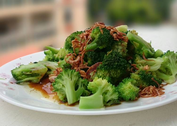 Simple Way to Make Favorite Broccoli with Soy Sauce and Shallot Oil