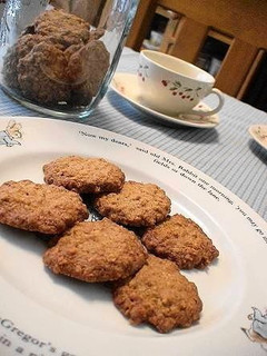 A picture of Simple Oatmeal Cookies.