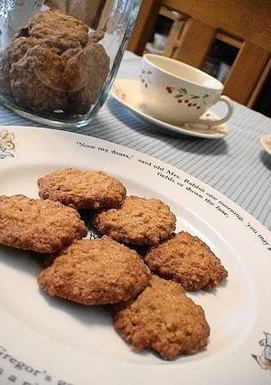 A picture of Simple Oatmeal Cookies.