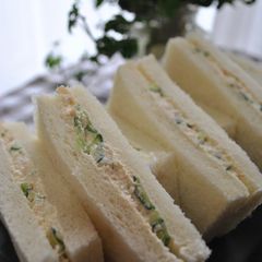 A picture of Tuna Sandwiches.
