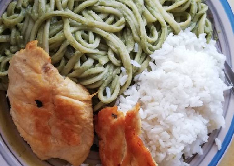 Tallarines verdes con Pollo asado