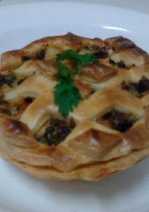 A picture of Ladybirds Chicken and Vegetablese Pie(s).