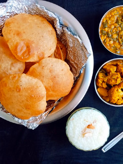 अजवाइन पूरी (ajwain poori recipe in Hindi) रेसिपी मुख्य फोटो