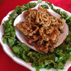 A picture of Spinach butter chakali.