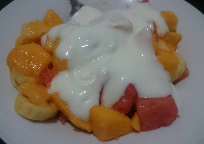 Recipe of Quick Fruits and yoghurt salad