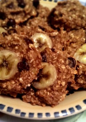 A picture of Healthy Quick Oatmeal Peanut Butter Chococlate Chip Cookies!.