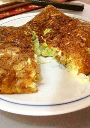 A picture of Okonomiyaki-style Natto and Cabbage Omelet.