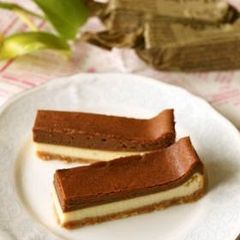 A picture of Baked Chocolate Cheesecake Bars.