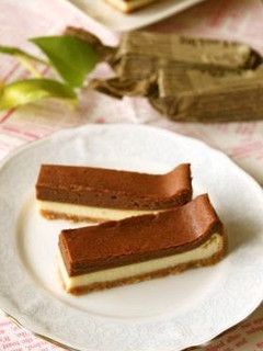A picture of Baked Chocolate Cheesecake Bars.