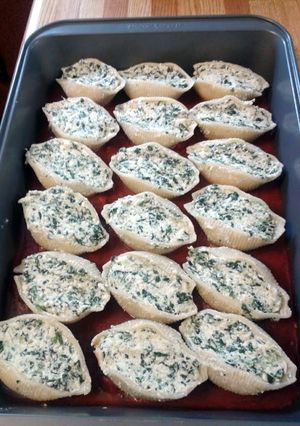 A picture of Spinach-ricotta shells.