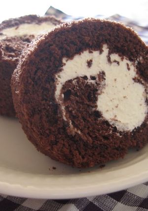 A picture of Moist Cocoa Roll Cake.
