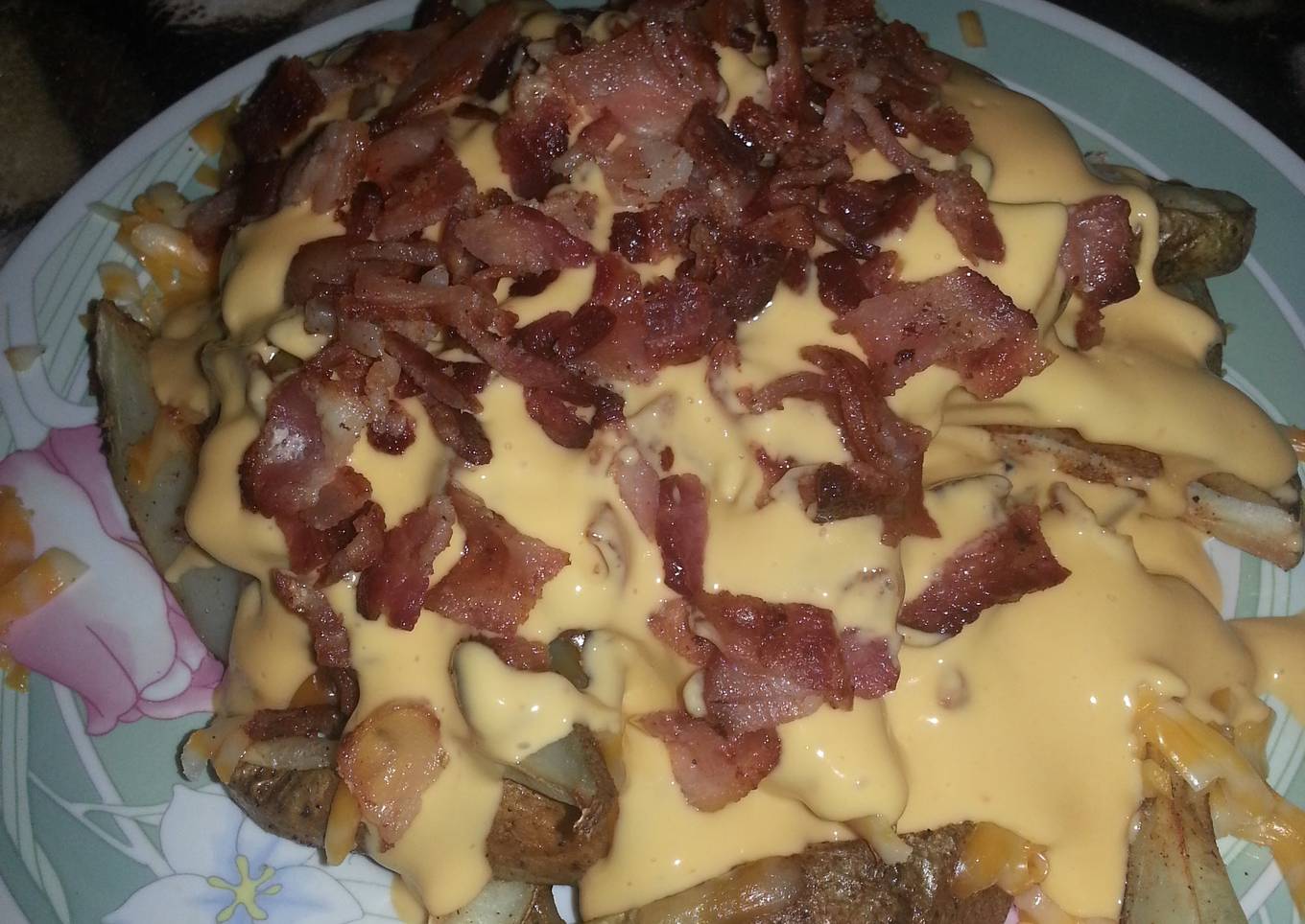 Cheesy bacon potato wedges