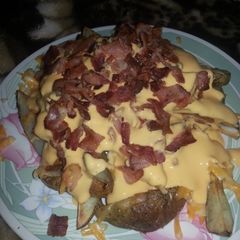 A picture of Cheesy bacon potato wedges.