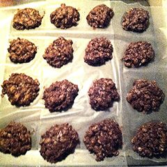 A picture of No bake cookies.