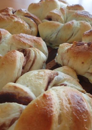 A picture of Fluffy & Sticky Curly Anpan using a Bread Maker.