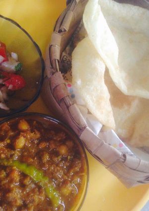 A picture of Chole bhature.