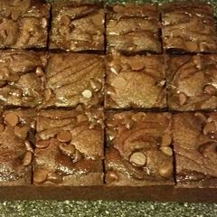 A picture of Fudge and Carmel swirl brownies.