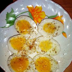A picture of soft boil egg.