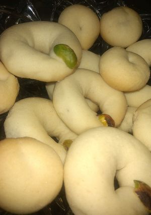 صورة لوصفة طريقة عمل الغريبة بالفستق الحلبي
