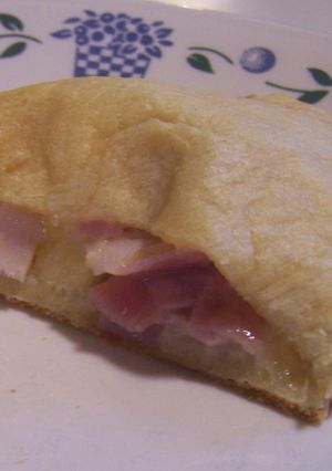 A picture of Ham Turkey and Cheese Pocket.